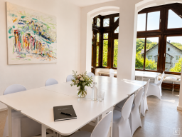 Meetingraum Boxenstopp für vertrauliche Besprechungen und Führungskräfte-Meetings Meetingraum Boxenstopp für vertrauliche Besprechungen und Führungskräfte-Meetings